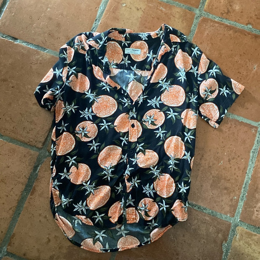 Men’s casual button-down collared shirt